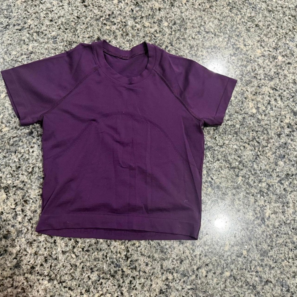 Lululemon Swiftly Tech Short Sleeve Crop 2.0 Purple Size 4